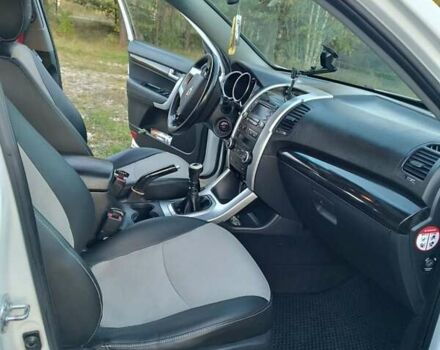 Белый Киа Соренто, объемом двигателя 2.2 л и пробегом 258 тыс. км за 10500 $, фото 5 на Automoto.ua