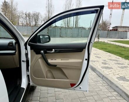 Белый Киа Соренто, объемом двигателя 2.4 л и пробегом 331 тыс. км за 9999 $, фото 40 на Automoto.ua