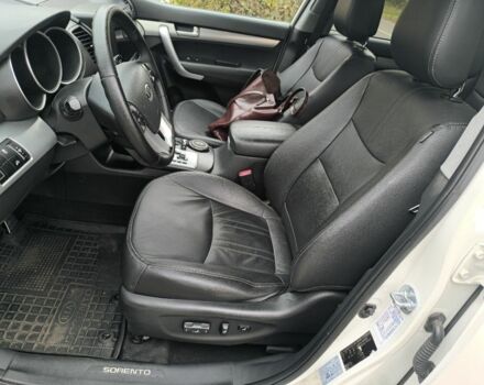 Білий Кіа Соренто, об'ємом двигуна 2.2 л та пробігом 258 тис. км за 14000 $, фото 9 на Automoto.ua