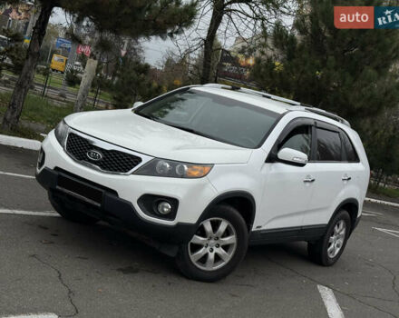 Белый Киа Соренто, объемом двигателя 2.36 л и пробегом 180 тыс. км за 9999 $, фото 1 на Automoto.ua