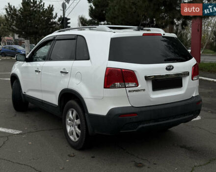 Белый Киа Соренто, объемом двигателя 2.36 л и пробегом 180 тыс. км за 9999 $, фото 3 на Automoto.ua