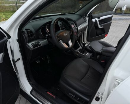 Белый Киа Соренто, объемом двигателя 2.2 л и пробегом 137 тыс. км за 11800 $, фото 7 на Automoto.ua