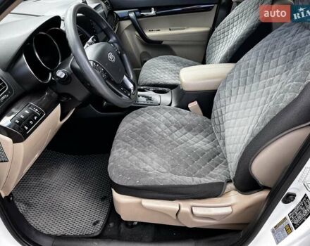 Белый Киа Соренто, объемом двигателя 2.4 л и пробегом 300 тыс. км за 10300 $, фото 9 на Automoto.ua