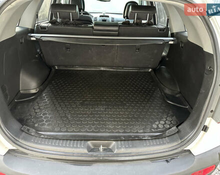 Белый Киа Соренто, объемом двигателя 2.2 л и пробегом 230 тыс. км за 12300 $, фото 10 на Automoto.ua