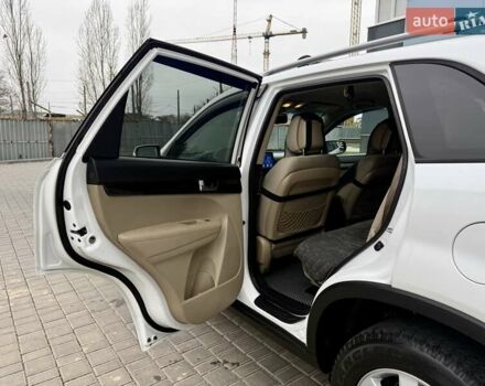 Белый Киа Соренто, объемом двигателя 2.4 л и пробегом 331 тыс. км за 9999 $, фото 58 на Automoto.ua