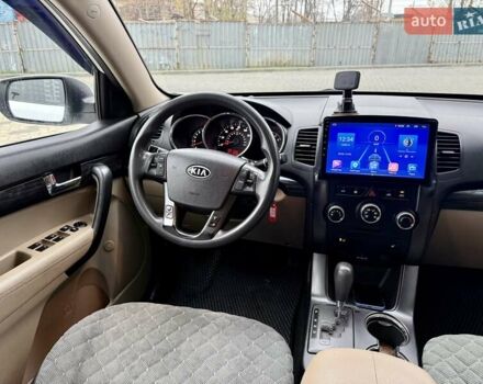 Белый Киа Соренто, объемом двигателя 2.4 л и пробегом 331 тыс. км за 9999 $, фото 67 на Automoto.ua