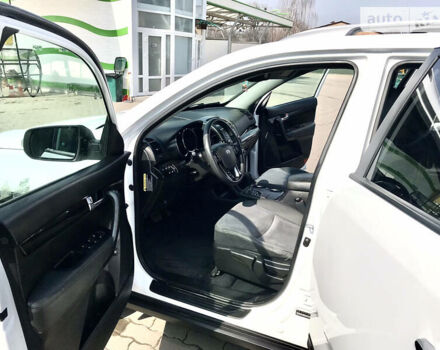 Белый Киа Соренто, объемом двигателя 2.4 л и пробегом 200 тыс. км за 10399 $, фото 8 на Automoto.ua