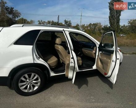 Белый Киа Соренто, объемом двигателя 2.36 л и пробегом 162 тыс. км за 15000 $, фото 13 на Automoto.ua