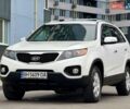 Белый Киа Соренто, объемом двигателя 2.4 л и пробегом 331 тыс. км за 9999 $, фото 3 на Automoto.ua