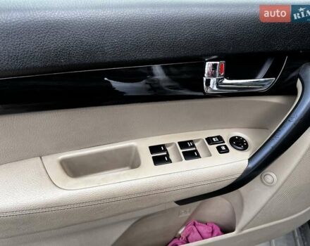 Белый Киа Соренто, объемом двигателя 2.4 л и пробегом 300 тыс. км за 10300 $, фото 10 на Automoto.ua