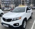 Белый Киа Соренто, объемом двигателя 2.4 л и пробегом 331 тыс. км за 10400 $, фото 1 на Automoto.ua