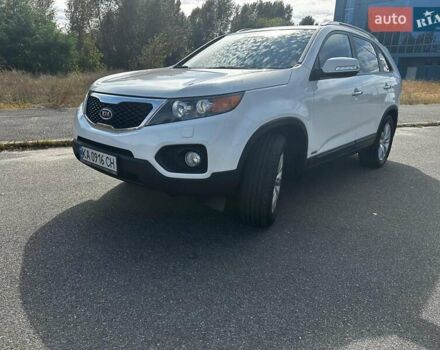 Белый Киа Соренто, объемом двигателя 2.36 л и пробегом 162 тыс. км за 15000 $, фото 2 на Automoto.ua