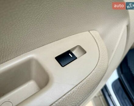 Білий Кіа Соренто, об'ємом двигуна 2.4 л та пробігом 327 тис. км за 9999 $, фото 51 на Automoto.ua