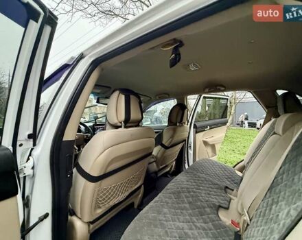 Білий Кіа Соренто, об'ємом двигуна 2.4 л та пробігом 327 тис. км за 9999 $, фото 54 на Automoto.ua