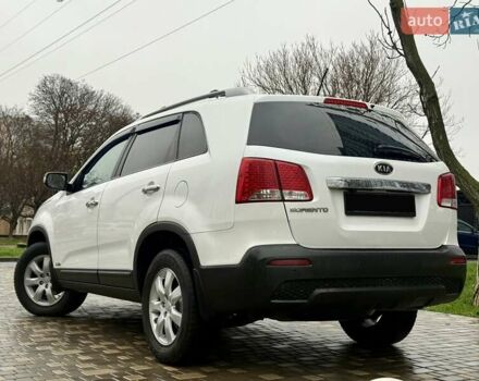 Білий Кіа Соренто, об'ємом двигуна 2.4 л та пробігом 327 тис. км за 9999 $, фото 22 на Automoto.ua
