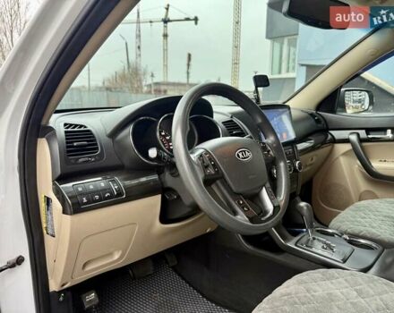 Белый Киа Соренто, объемом двигателя 2.4 л и пробегом 331 тыс. км за 9999 $, фото 35 на Automoto.ua