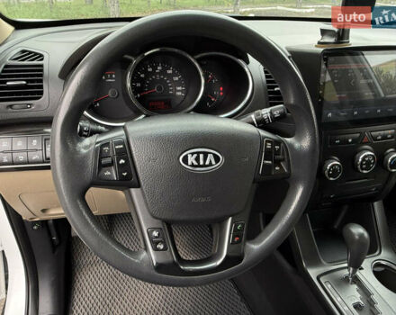 Белый Киа Соренто, объемом двигателя 2.36 л и пробегом 180 тыс. км за 9999 $, фото 16 на Automoto.ua