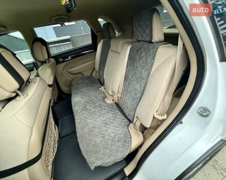 Белый Киа Соренто, объемом двигателя 2.4 л и пробегом 331 тыс. км за 9999 $, фото 65 на Automoto.ua