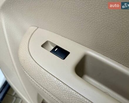 Білий Кіа Соренто, об'ємом двигуна 2.4 л та пробігом 327 тис. км за 9999 $, фото 57 на Automoto.ua