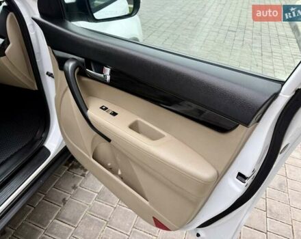 Белый Киа Соренто, объемом двигателя 2.4 л и пробегом 331 тыс. км за 9999 $, фото 39 на Automoto.ua