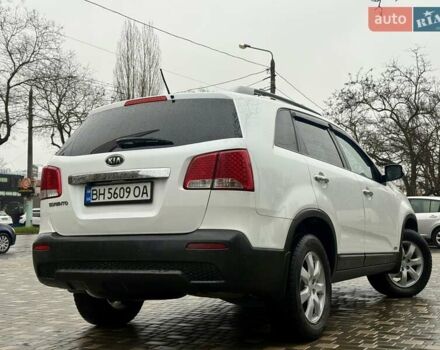 Білий Кіа Соренто, об'ємом двигуна 2.4 л та пробігом 327 тис. км за 9999 $, фото 11 на Automoto.ua