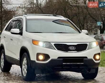 Білий Кіа Соренто, об'ємом двигуна 2.4 л та пробігом 327 тис. км за 9999 $, фото 2 на Automoto.ua