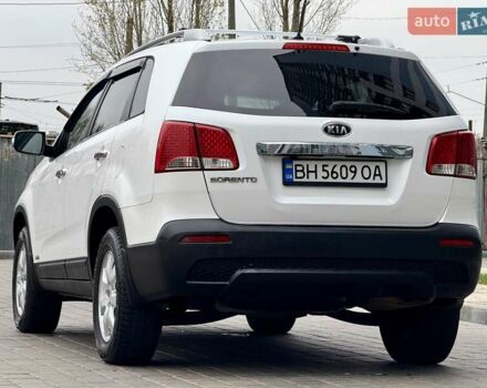 Белый Киа Соренто, объемом двигателя 2.4 л и пробегом 331 тыс. км за 9999 $, фото 5 на Automoto.ua