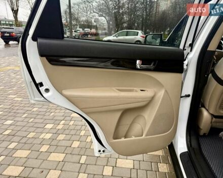 Білий Кіа Соренто, об'ємом двигуна 2.4 л та пробігом 327 тис. км за 9999 $, фото 48 на Automoto.ua