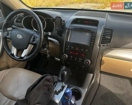 Белый Киа Соренто, объемом двигателя 2.36 л и пробегом 162 тыс. км за 15000 $, фото 24 на Automoto.ua