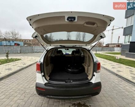 Белый Киа Соренто, объемом двигателя 2.4 л и пробегом 331 тыс. км за 9999 $, фото 66 на Automoto.ua