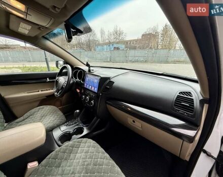 Белый Киа Соренто, объемом двигателя 2.4 л и пробегом 331 тыс. км за 9999 $, фото 47 на Automoto.ua