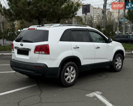 Белый Киа Соренто, объемом двигателя 2.36 л и пробегом 180 тыс. км за 9999 $, фото 11 на Automoto.ua