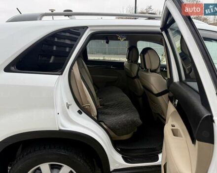 Белый Киа Соренто, объемом двигателя 2.4 л и пробегом 331 тыс. км за 9999 $, фото 55 на Automoto.ua