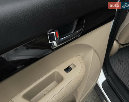 Белый Киа Соренто, объемом двигателя 2.36 л и пробегом 180 тыс. км за 9999 $, фото 24 на Automoto.ua