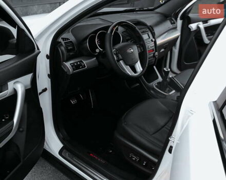 Белый Киа Соренто, объемом двигателя 2.2 л и пробегом 135 тыс. км за 12250 $, фото 7 на Automoto.ua