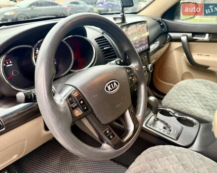 Білий Кіа Соренто, об'ємом двигуна 2.4 л та пробігом 327 тис. км за 9999 $, фото 33 на Automoto.ua