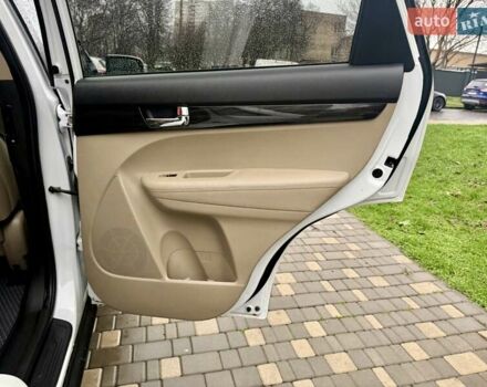 Білий Кіа Соренто, об'ємом двигуна 2.4 л та пробігом 327 тис. км за 9999 $, фото 52 на Automoto.ua