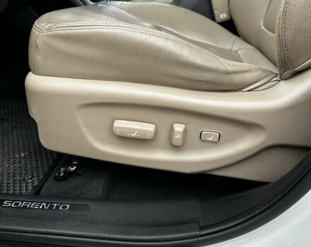 Белый Киа Соренто, объемом двигателя 2.36 л и пробегом 162 тыс. км за 15000 $, фото 29 на Automoto.ua