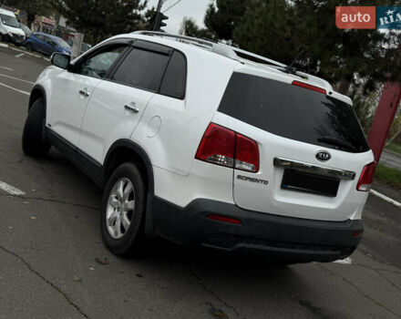 Белый Киа Соренто, объемом двигателя 2.36 л и пробегом 180 тыс. км за 9999 $, фото 4 на Automoto.ua