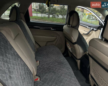 Белый Киа Соренто, объемом двигателя 2.36 л и пробегом 180 тыс. км за 9999 $, фото 26 на Automoto.ua