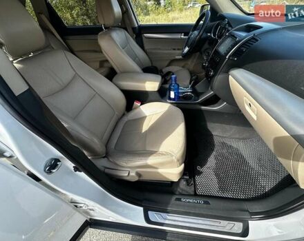 Белый Киа Соренто, объемом двигателя 2.36 л и пробегом 162 тыс. км за 15000 $, фото 27 на Automoto.ua