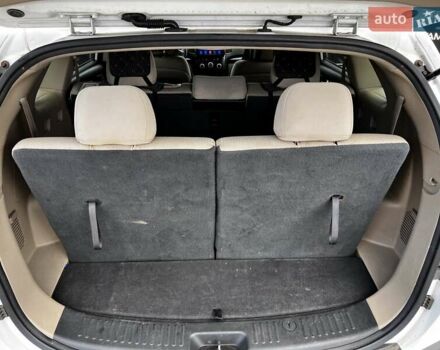 Белый Киа Соренто, объемом двигателя 2.4 л и пробегом 300 тыс. км за 10300 $, фото 15 на Automoto.ua