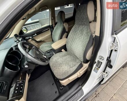 Белый Киа Соренто, объемом двигателя 2.4 л и пробегом 331 тыс. км за 9999 $, фото 30 на Automoto.ua