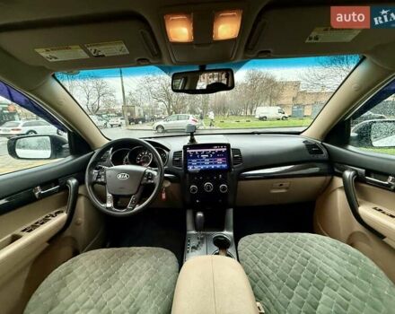 Білий Кіа Соренто, об'ємом двигуна 2.4 л та пробігом 327 тис. км за 9999 $, фото 59 на Automoto.ua
