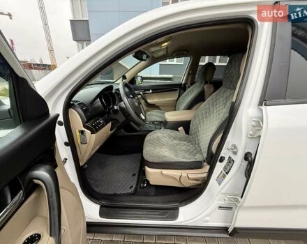 Белый Киа Соренто, объемом двигателя 2.4 л и пробегом 331 тыс. км за 9999 $, фото 31 на Automoto.ua