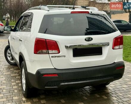 Білий Кіа Соренто, об'ємом двигуна 2.4 л та пробігом 327 тис. км за 9999 $, фото 21 на Automoto.ua