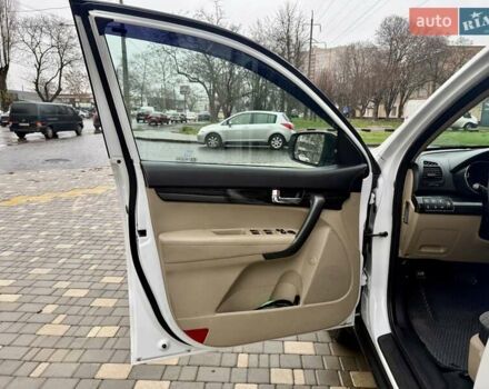 Білий Кіа Соренто, об'ємом двигуна 2.4 л та пробігом 327 тис. км за 9999 $, фото 28 на Automoto.ua