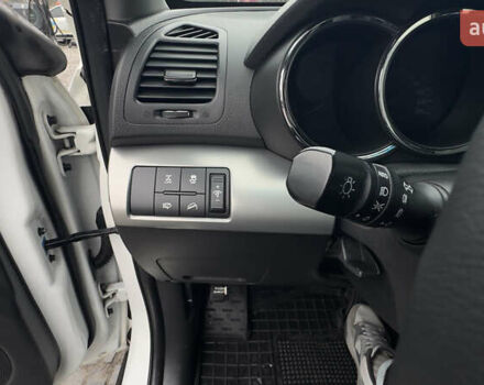 Білий Кіа Соренто, об'ємом двигуна 2.2 л та пробігом 225 тис. км за 14900 $, фото 13 на Automoto.ua