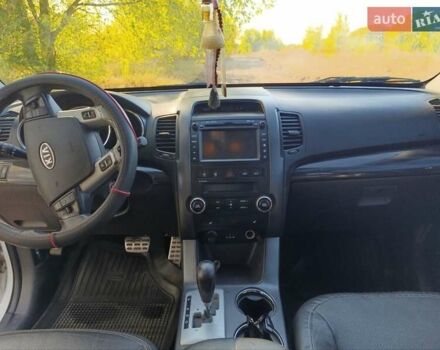 Білий Кіа Соренто, об'ємом двигуна 2.2 л та пробігом 243 тис. км за 12700 $, фото 11 на Automoto.ua