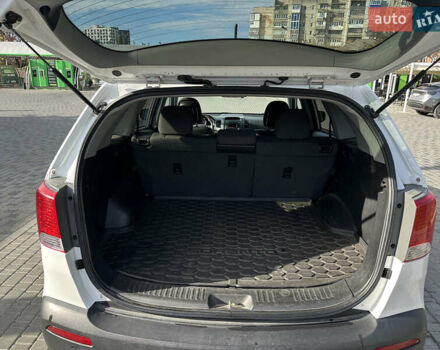 Белый Киа Соренто, объемом двигателя 2.4 л и пробегом 215 тыс. км за 11400 $, фото 16 на Automoto.ua